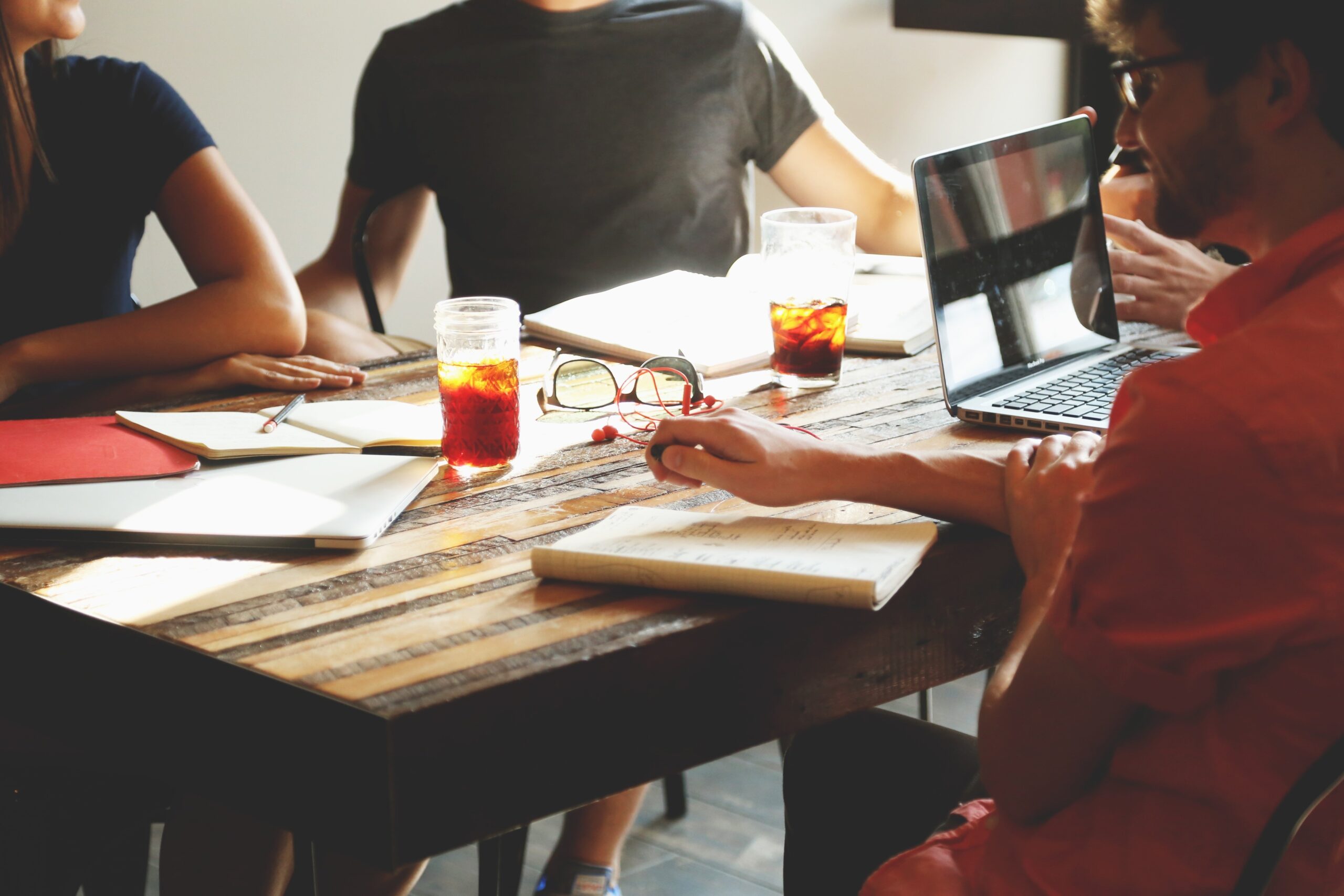 startupstockphotos-meeting-594091